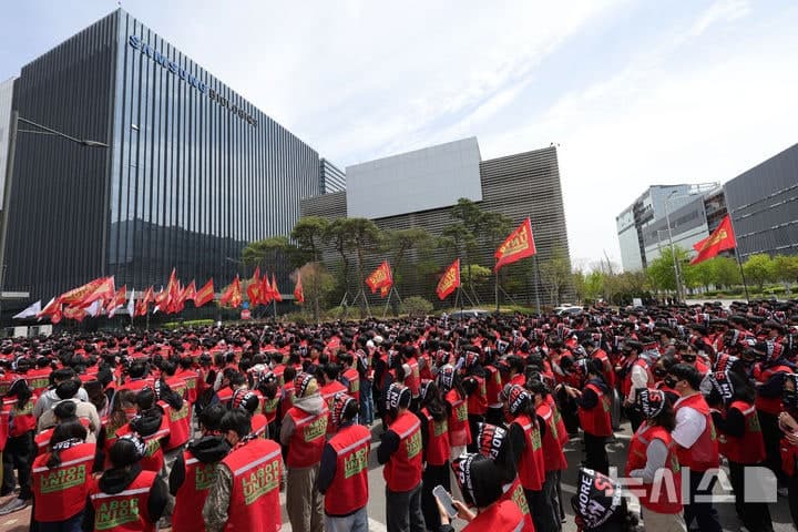 삼성바이오 노조 첫 집회에 파업 긴장감↑…"변화 없다면 5월 1일 파업 강행"