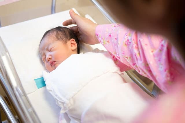 2월 출생아 7년 만에 최대, 30대 출산율 견인