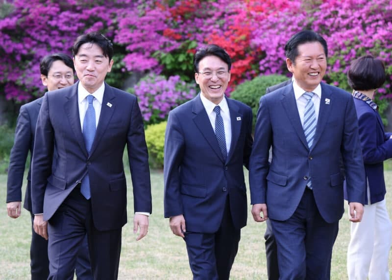 당정청 "5부제 참여 차량 보험료 할인 상품 5월 중 출시"