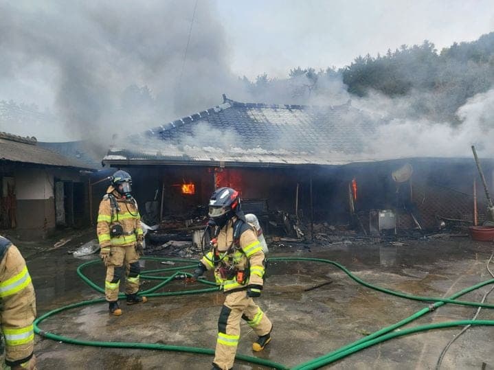 완도 고금면 주택 화재로 전소…인명피해 없어