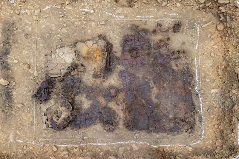 신라 장수 무덤 출토 '말 갑옷·금동관' 보존처리 착수…중장기병 실체 밝힌다