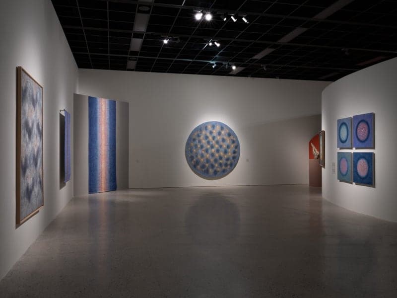 "내면의 성찰로 빚어낸 영원의 빛"…프랑스에 머물던 '빛의 화가' 방혜자 회고전 한국에 왔다