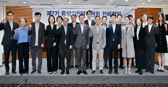 박홍근 "비전 2045, 기존과 확실히 차별…범부처적 중장기 국가발전전략 수립"