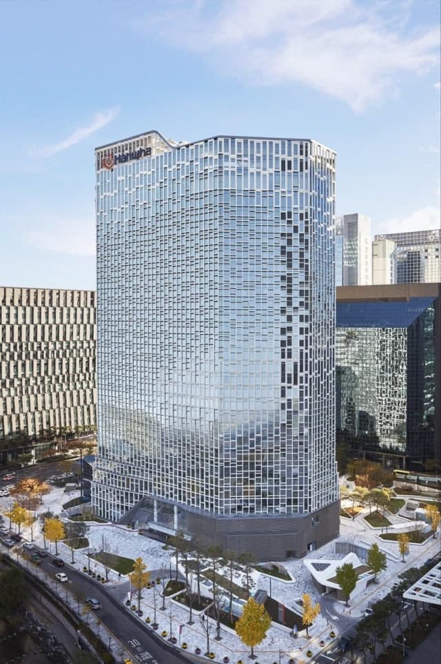 한화그룹, '지구의 날' 맞아 전국 주요 사옥 10분간 소등 캠페인 동참