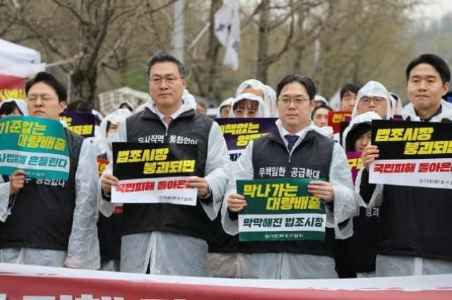 변시 합격자수 결정 앞두고 "생존의 문제" vs "합격률 높여야" 대립