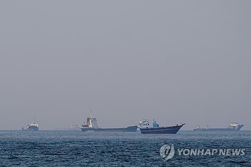 이란, 트럼프 '휴전 연장' 선언 직후 호르무즈 선박 공격