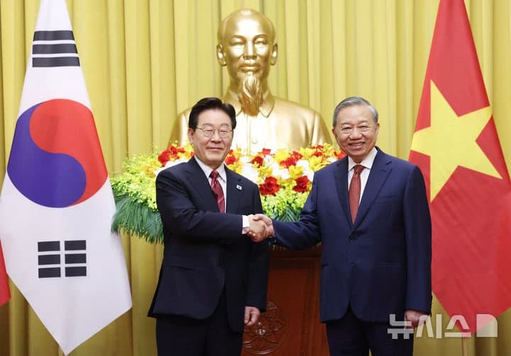 이 대통령, 베트남 럼 서기장과 정상회담…에너지 협력 논의