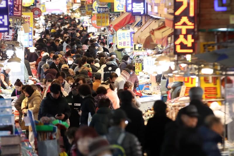 중동 전쟁 여파에 소비심리 1년 만에 '비관적' 전환…계엄 후 최대폭 하락