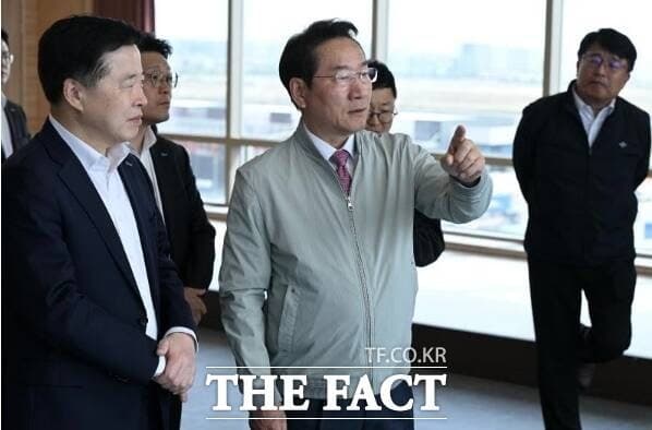 유정복 인천시장, 인천신항 방문 "항만 기반시설 확충 지원 아끼지 않겠다"