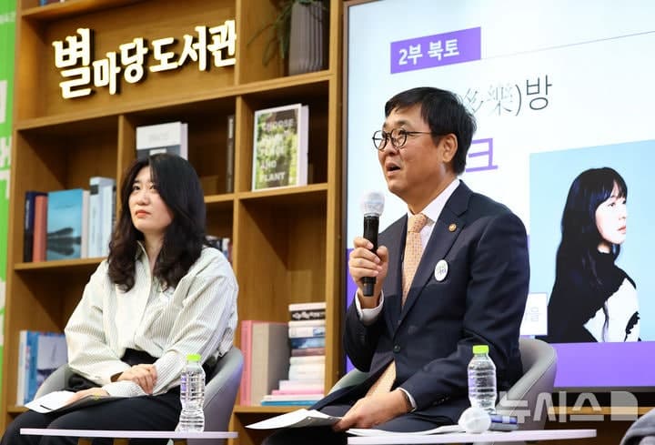 최휘영 장관 "숏폼 시대에 필요한 '멈춤', 책과 함께 누리길"…'책 읽는 대한민국' 선포