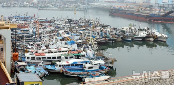 해수부, 항만에 무단 방치된 선박 직접 제거 가능해진다