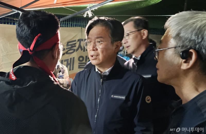 김영훈 노동장관 "CU 사망사고 본질은 다단계 구조…BGF리테일이 원청"