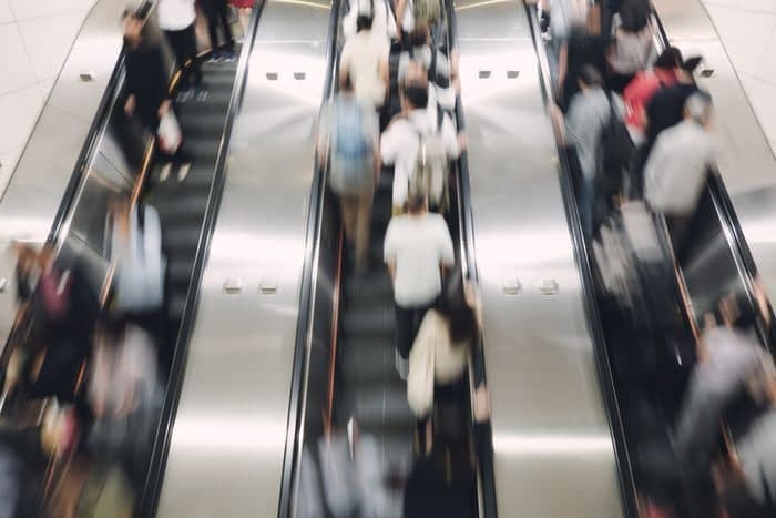 "에스컬레이터 두 줄 서라고?" 출근길 시민들 '술렁'…다시 두 줄 서기 추진