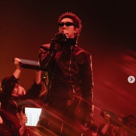 BTS RM, 일본 금연 구역서 흡연 의혹…“꽁초 무단 투기, 경비원 제지”