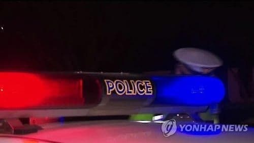 돈 받고 현관문에 '인분 투척' 보복 대행 20대 2명 구속