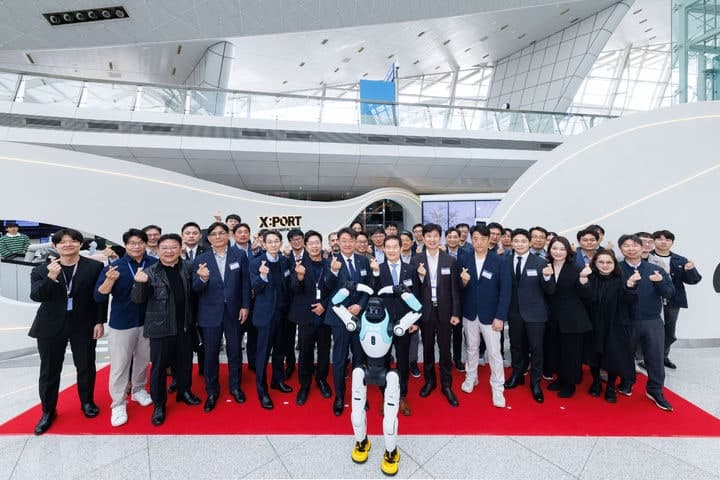 인천공항, '미래기술의 향연' 디지털 전시체험관 '엑스포트' 개관 "로봇에 초상화 맡겨봐요"