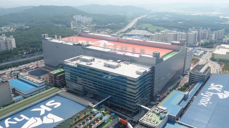 SK하이닉스, AI 업고 역대급 실적…영업이익률 72% 신기원