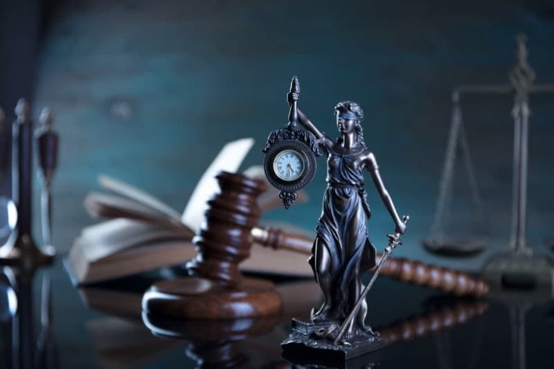 취객에 '술값 1억 바가지' 씌우고 음주운전 협박까지 한 유흥업소 점주 구속