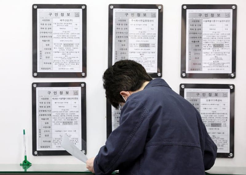 "취업했지만 구직 중" 청년 '불완전 취업' 5년 만에 최다