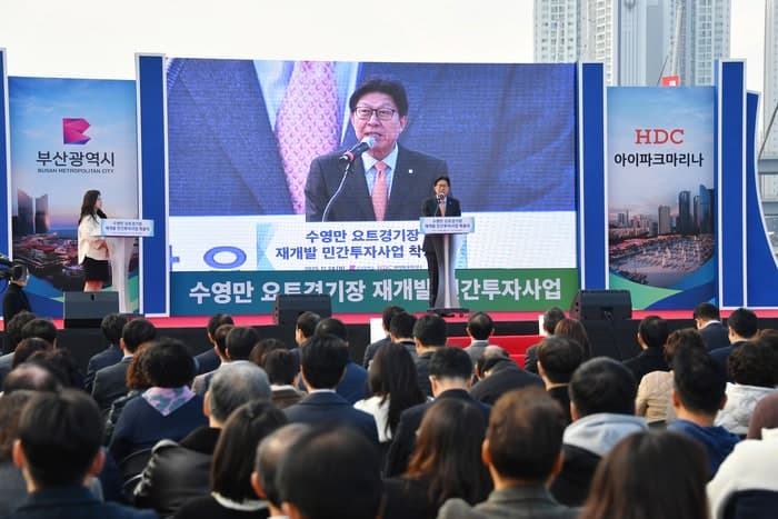 부산시, 재개발로 갈 곳 잃은 수영만 요트경기장 길고양이들 위해 '공존의 손' 내밀다