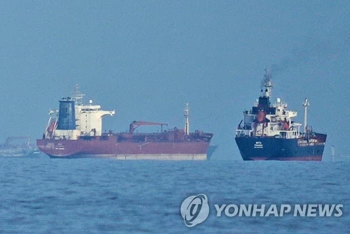 호르무즈 잠깐 개방한 사이…드론·미사일 뚫고 '필사의 탈출'한 유조선