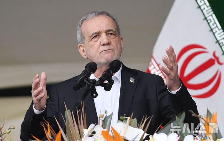 이란 대통령 "대화는 환영...봉쇄와 위협이 걸림돌"