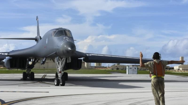 이번엔 美 공군기지…'핵폭발에도 견디는' 군용기 몰래 찍던 中 유학생 체포