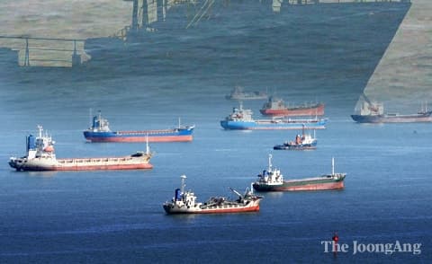 불법체류자 이송 중 바다에 '풍덩' 뛰어들어 도주…해경 나흘째 추적