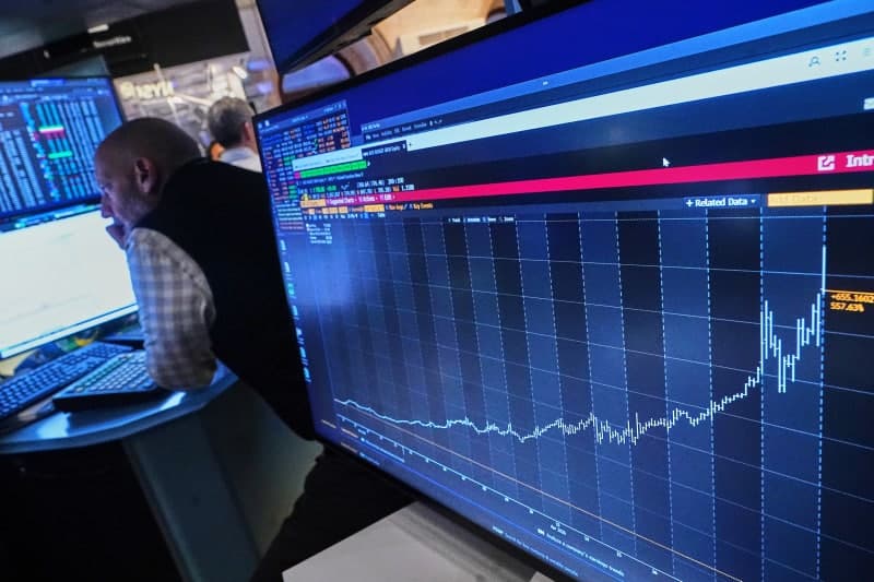 美서 핫한 '삼전닉스' ETF, 2주 만에 10억달러 돌파…월가 "놀라운 질주"