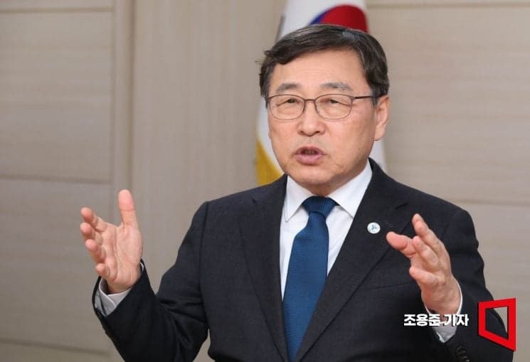 정근식, 서울교육감 진보 단일 후보 확정…1차 투표서 과반 득표