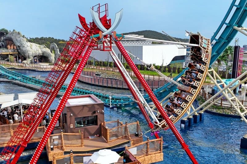 "바이킹 위로 쏟아지는 불꽃" 롯데월드 부산, 5월 신규 어트랙션·야간공연 가동