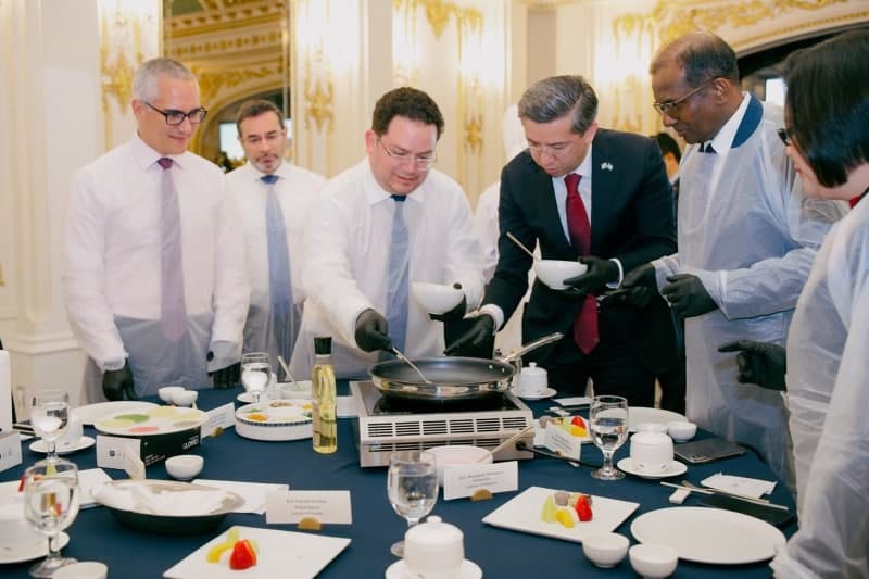 롯데호텔, 주한 대사 초청 '구절판 체험 만찬' 개최…K푸드로 세계 화합