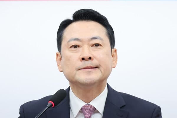 장동혁, 사퇴론·방미 논란 속 '정면돌파'