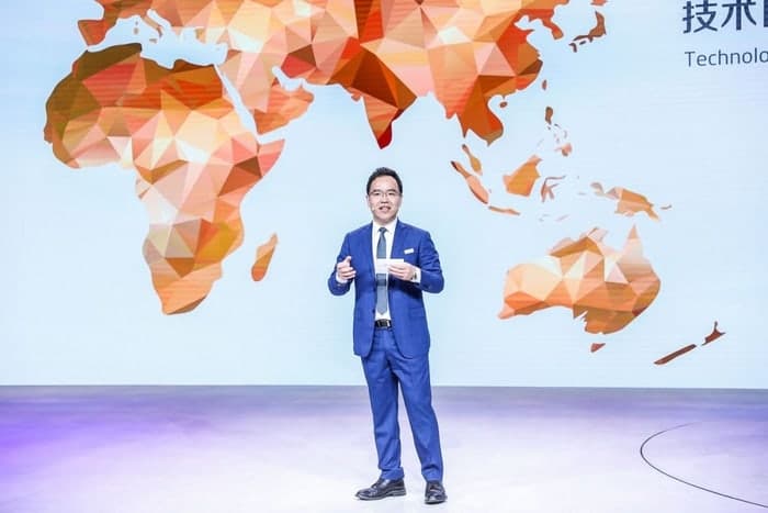 현대차, '지능형 자동차' 경주장 된 中서 맞춤 모델로 승부수…아이오닉 중국 양산 모델 첫 공개