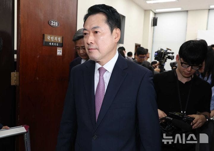 법원, '장동혁 스토킹 혐의' 유튜버 정치한잔에 '100m 이내 접근금지' 명령