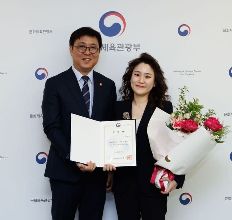 최휘영 장관, 장한나 예술의전당 신임 사장에게 임명장 수여 "더 열린 공간 되도록 할 것"