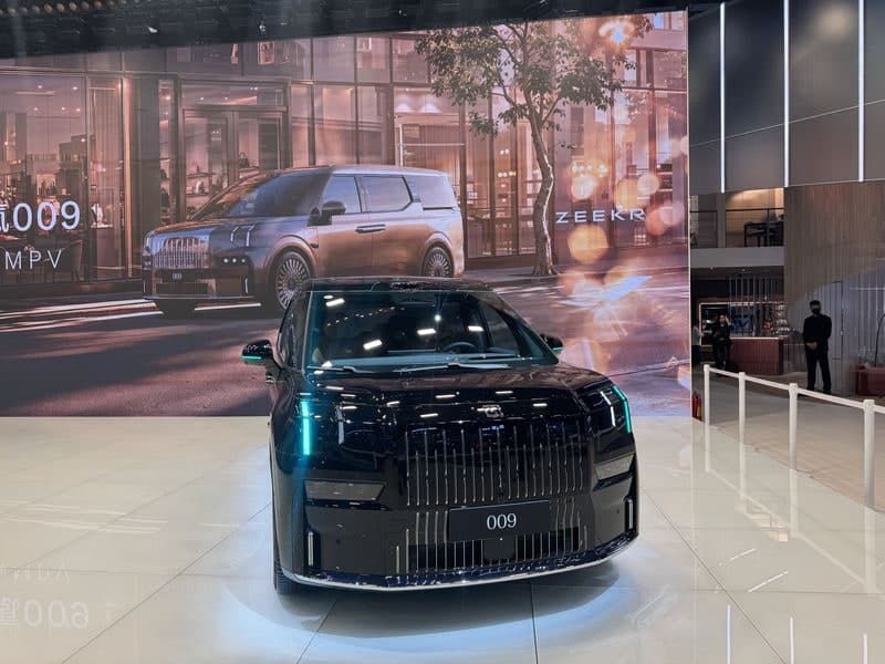 지커, 베이징 모터쇼서 "럭셔리 순수 전기 MPV·1400마력 SUV 동시 출격"…글로벌 프리미엄 시장 '정조준'