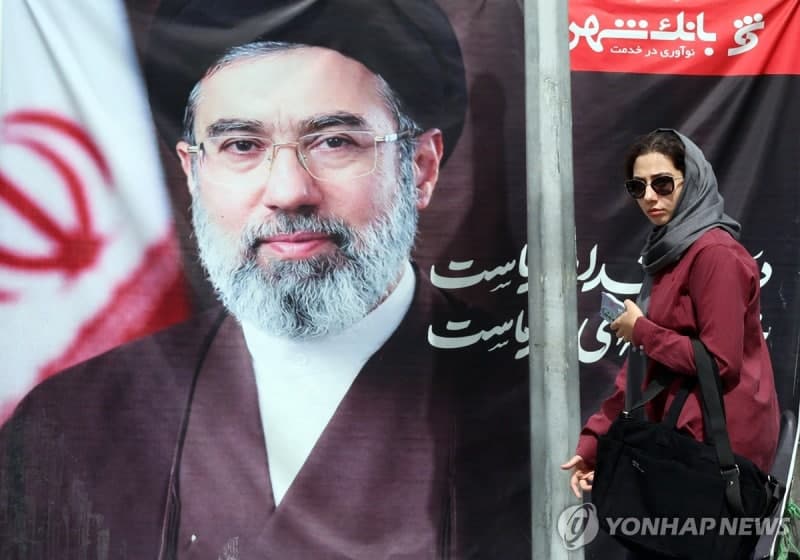 NYT "모즈타바, 중상 입었지만 정신 맑아…손과 다리 수술" 이란 권력, 혁명수비대로 넘어갔다