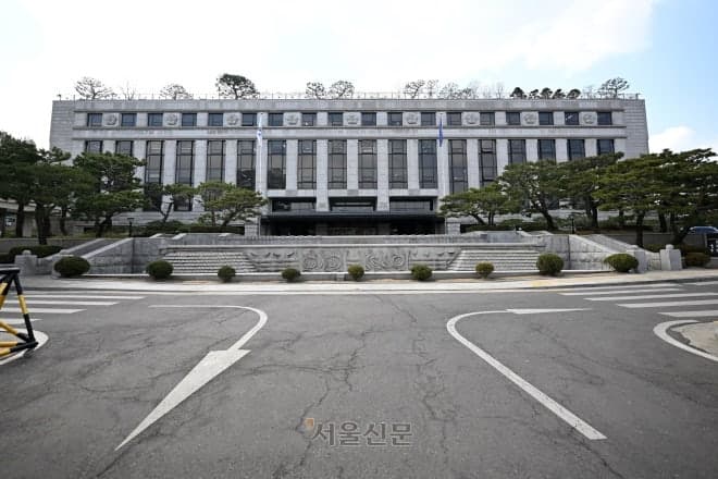 헌재, '스토킹 의혹' 부장연구관 견책 처분…설립 후 첫 성 비위 징계