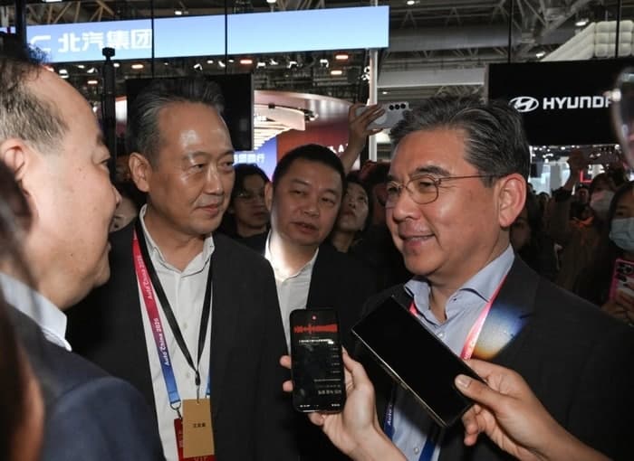 현대차, 中 맞춤형 아이오닉 V 공개…EV 시장 재도약