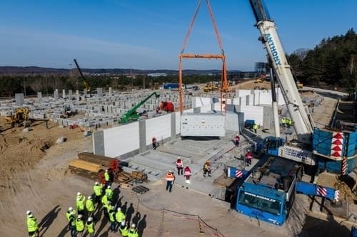 LG에너지솔루션, 폴란드서 유럽 최대급 ESS 배터리 첫 출하…"사업 수행능력 입증"