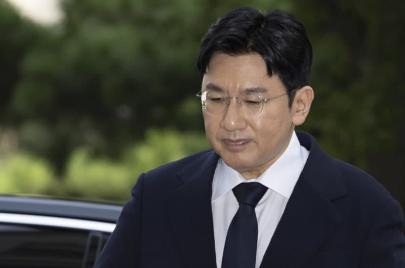 검찰, 하이브 방시혁 의장 구속영장 반려…"구속 필요성 소명 부족" 보완수사 요구