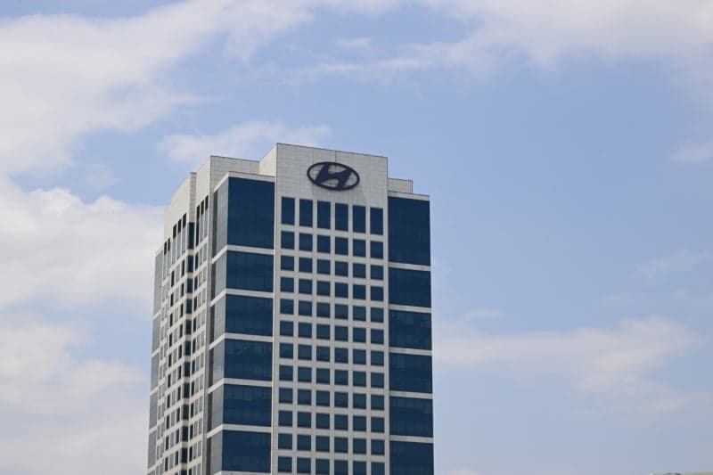 현대차 1분기 역대 최대 매출에도 관세·전쟁 여파에 영업이익 30% 급락