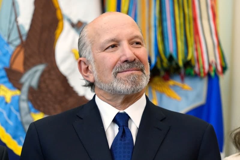 "아빠는 관세 옹호, 아들은 환급금 사업"…러트닉 美 상무장관 구설수