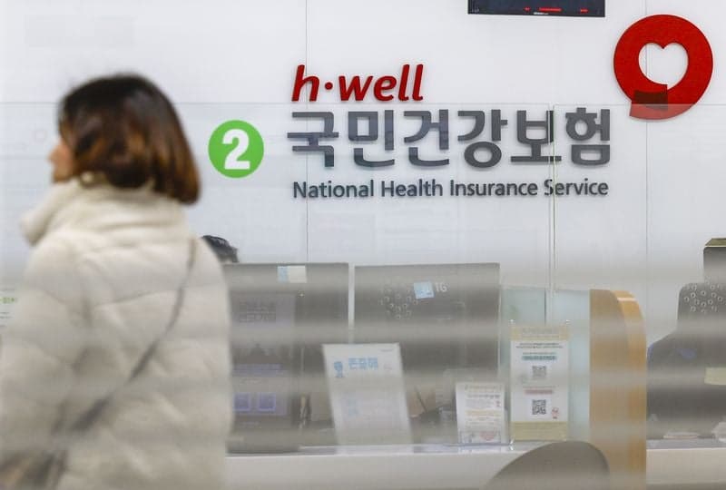 "또 4월 건보료 폭탄"…직장인 1035만 명 추가 납부, 제도 개선 갑론을박