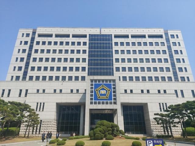 "정신 차리게 수갑 채워줘" 경찰에 행패 부린 20대, 벌금 300만원 선고