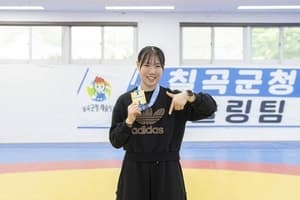 “안 되면 될 때까지” 해군 특수부대 정신으로 레슬링 우승한 여중생, “올림픽 금메달 따고 UDU 입대하겠다”
