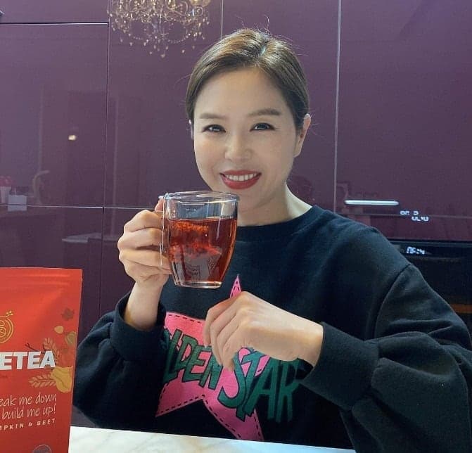 "아이 넷 낳은 55세 맞나" 김지선이 밝힌 탄탄 S라인 비결은? "슬로우 조깅과 오일만 클렌즈"