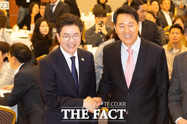 정원오 측 "오세훈, '내란수괴 尹 석방 환영' 입장 여전한가" 공세…오세훈 측 "친북 단체 지원" 맞불