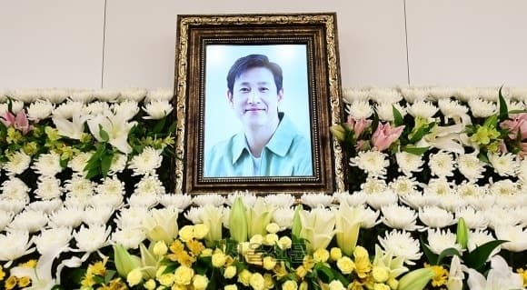 변영주 "이선균, 내 편 같았던 배우…검경 평생 용서 못해"